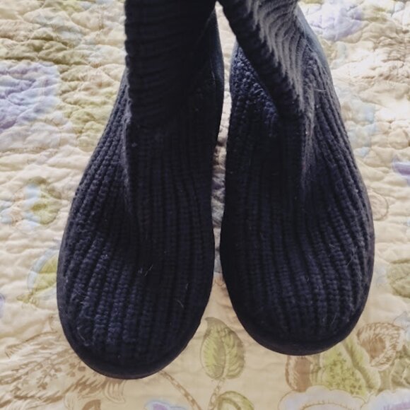 UGG Classic Cardy Boot - Picture 3 of 11